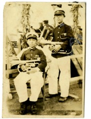 天王寺商業学校音楽部の同級生と運動会にて（1932年）